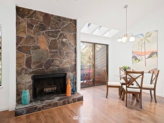 3rd image of 19125 Ballinger Way NE #6-201