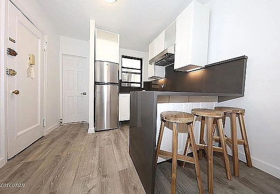 4th image of 301 E 95th St APT 4C