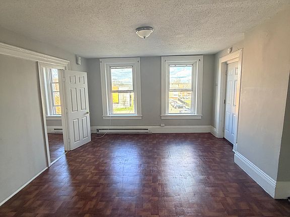 3rd image of 105 Beers St #3C