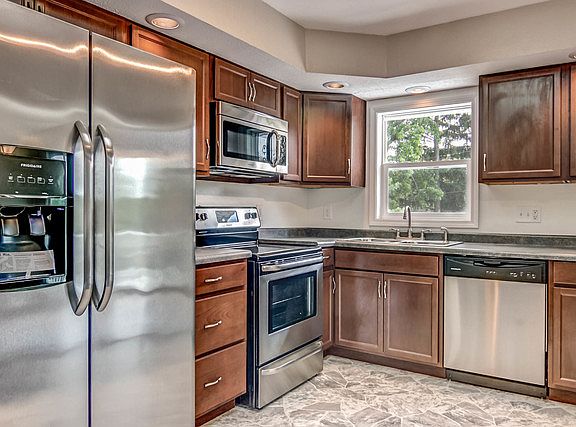 3rd image of 3424 Kanawha Dr