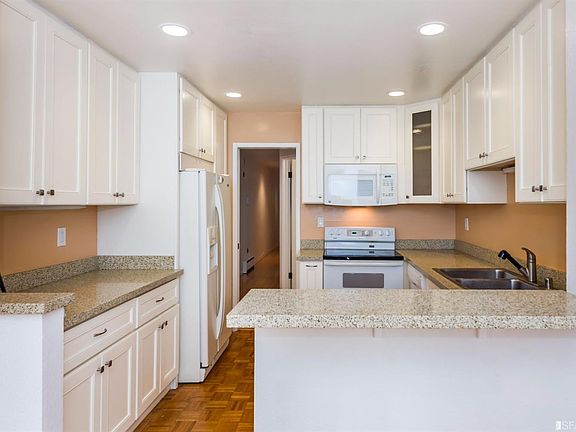 3rd image of 1913 Eddy St #1