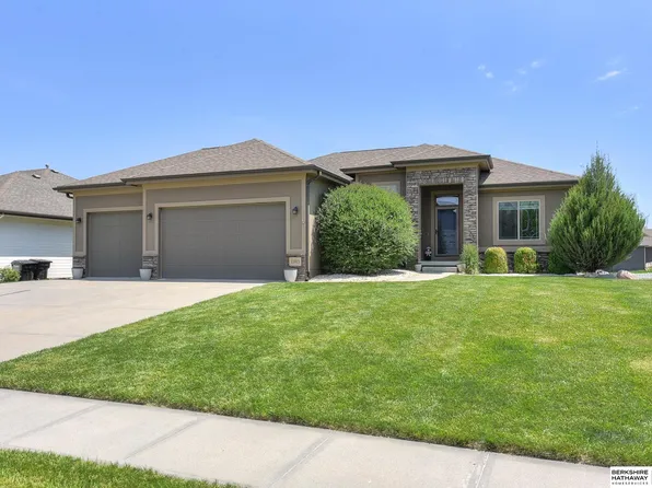 11915 S 213th Ave, Gretna, NE 68028