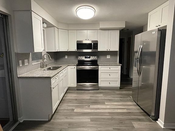3rd image of 1924 Fairway Cir E