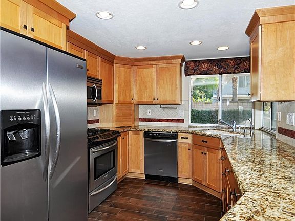 4th image of 871 S Wildflower Ln