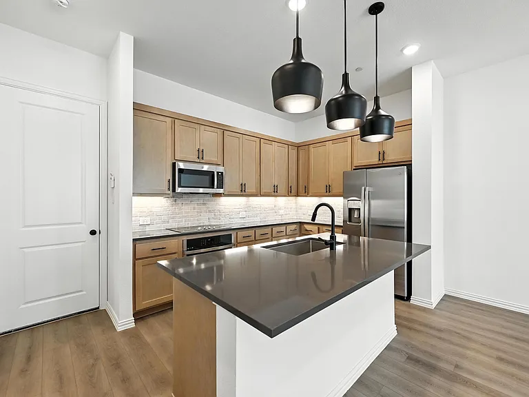 630 Redwood Way — Photo 5