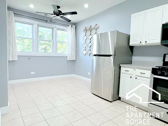 2nd image of 3927 N Whipple St #2