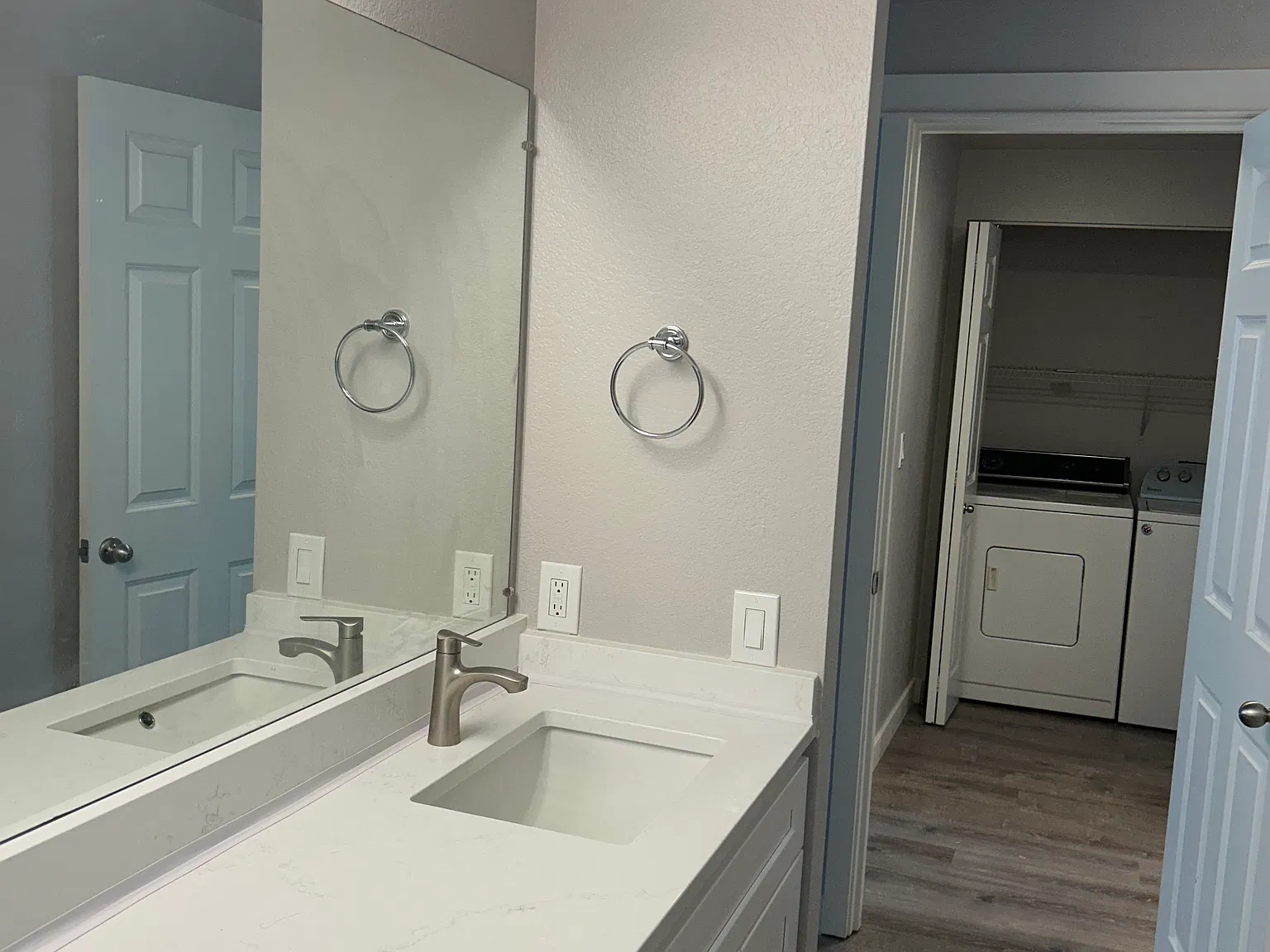 2 bed, 1006 sqft, $2,549 — Photo 4
