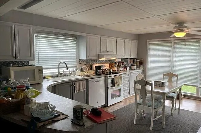 25 Sandalwood Cir — Photo 1