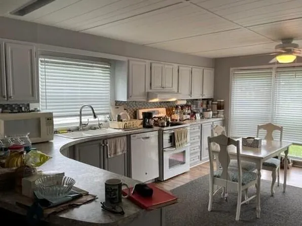 25 Sandalwood Cir, Kittery, ME 03904