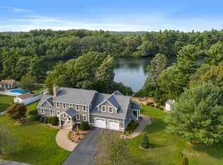11 Clover Hill Cir, Tyngsboro, MA 01879