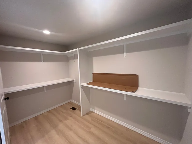 664 W Brook Hollow Rd — Photo 11