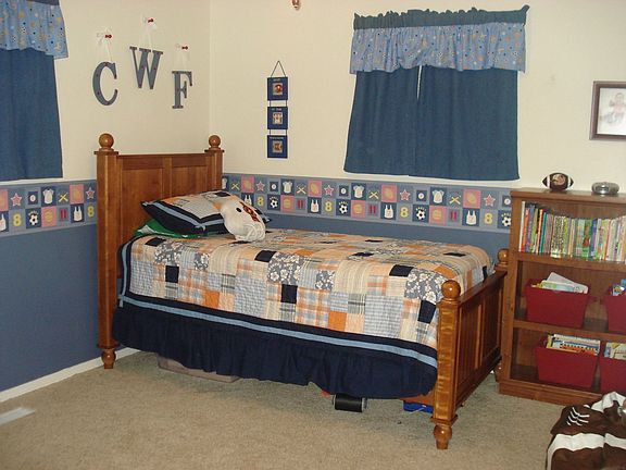5th image of 1031 Holly Ct