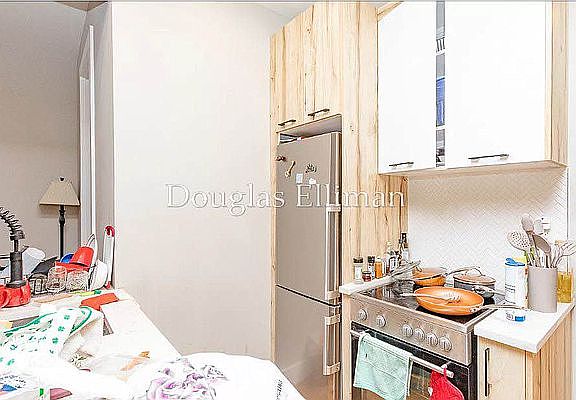 5th image of 694 Saint Marks Ave #2B