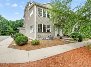 19 Steeple Chase Dr, Hampstead, NH 03841