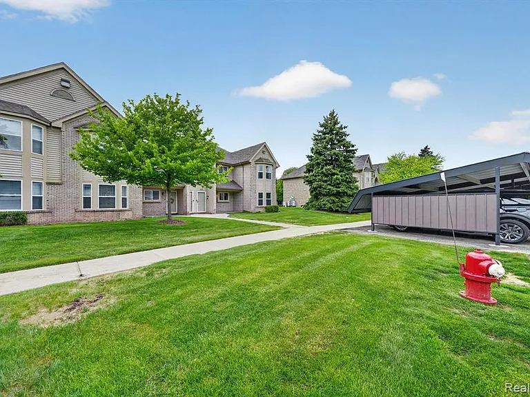 44393 Sunnyside Dr — Photo 4