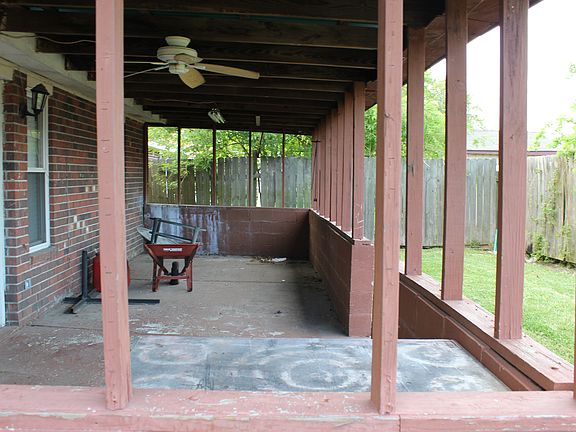3rd image of 128 Stephen Dr