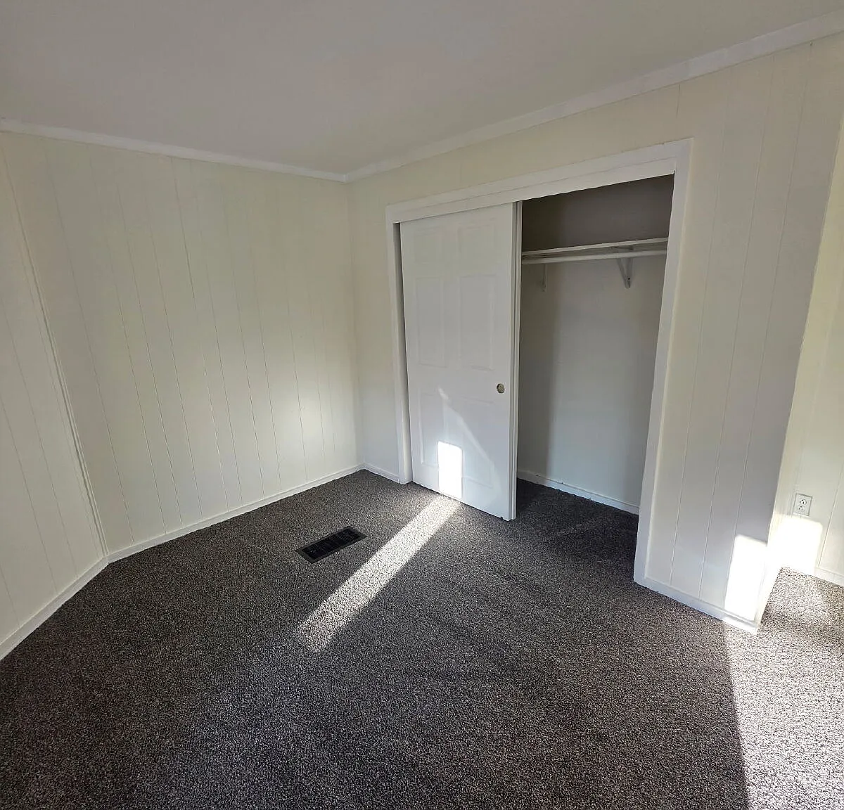 3 bed, 1.0 bath, $1,450 — Photo 3