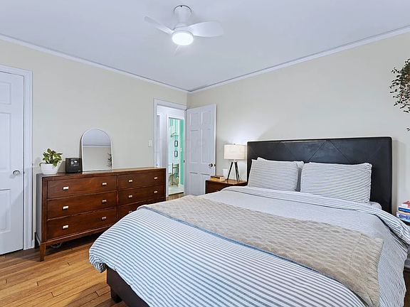 2nd image of 831 Chelsea Ave #1