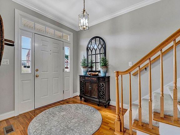 5th image of 102 Erin Way