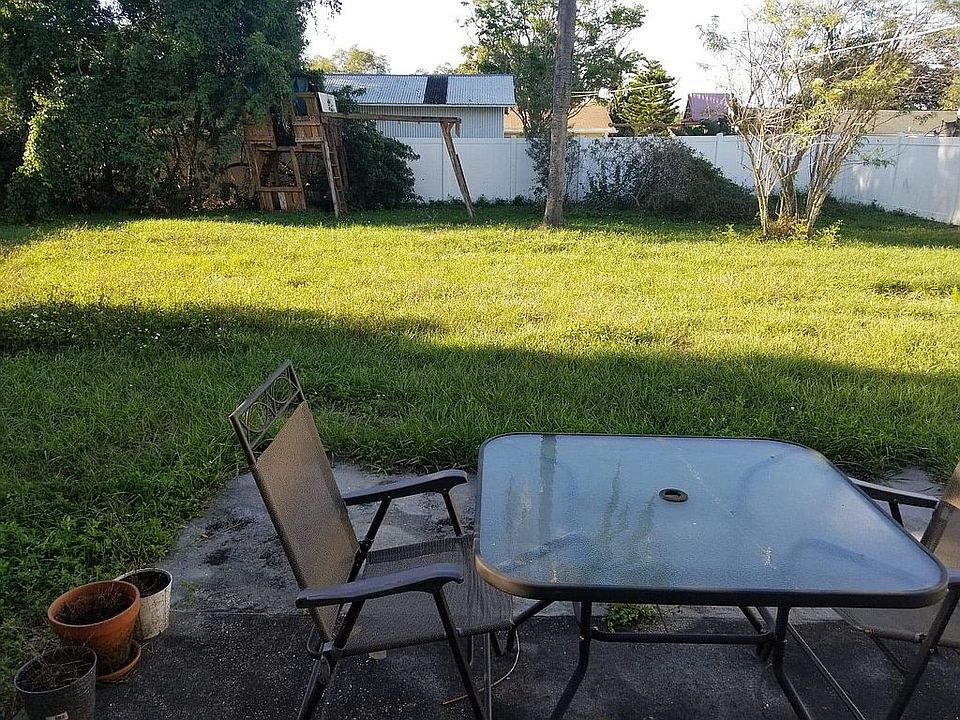 1st image of 8813 Oak Cir