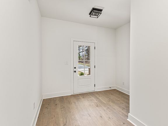 4th image of 1019 Walnut Grove Rd