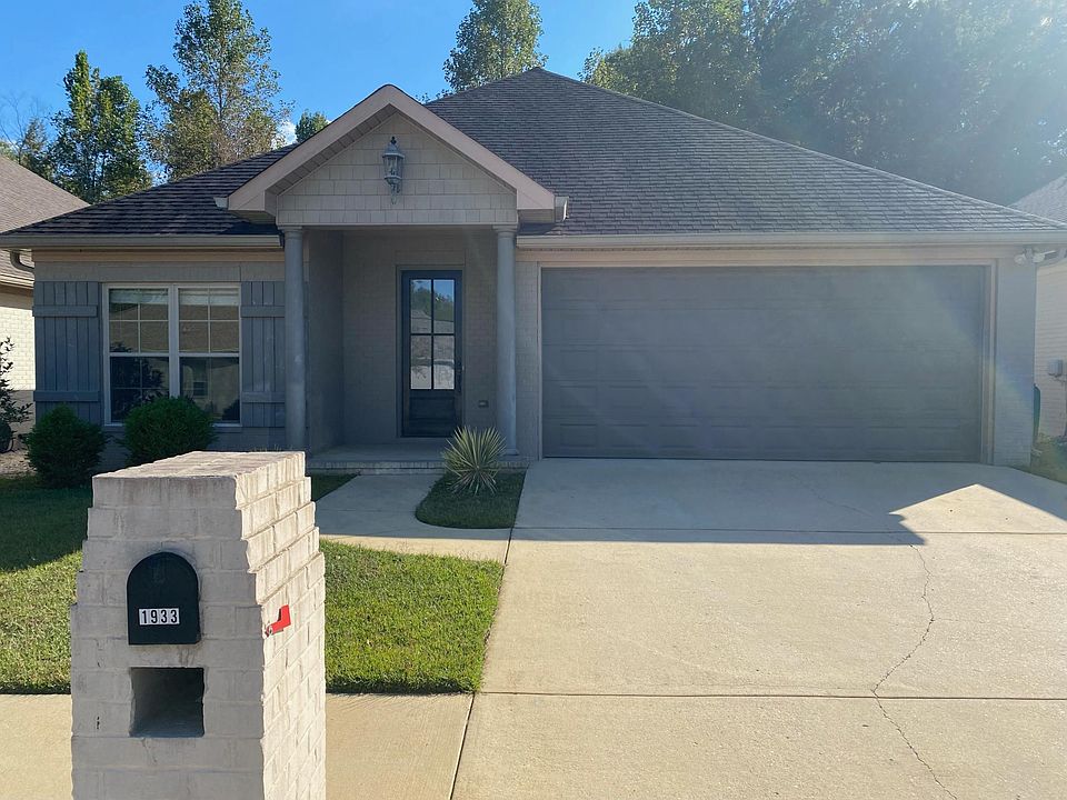 1st image of 1933 Waterford Ln