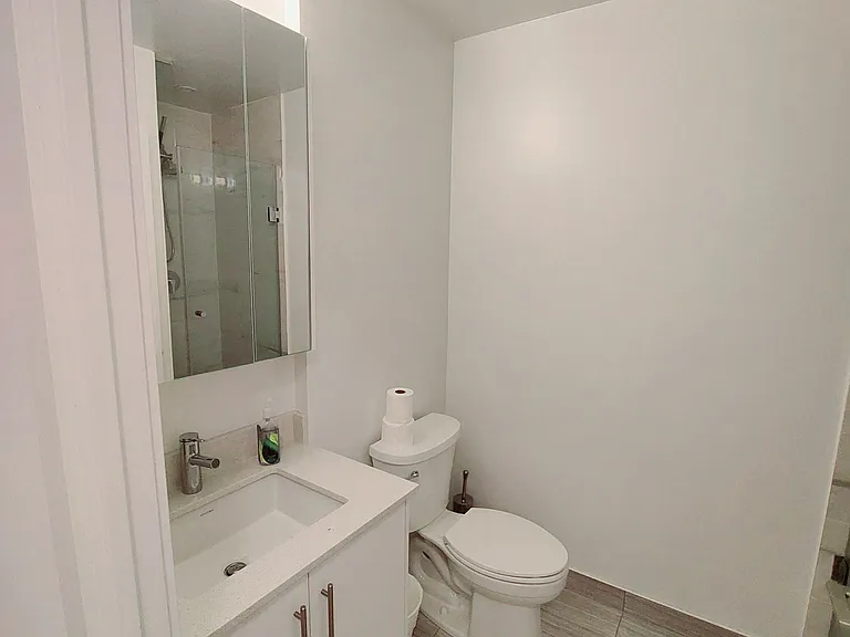 105 Oneida Cres #504 — Photo 12