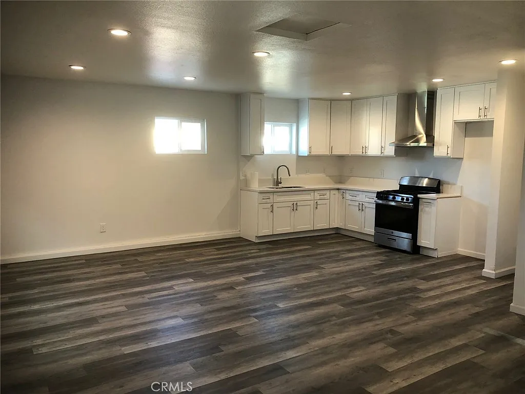 2 bed, 1000 sqft, $2,150 — Photo 3