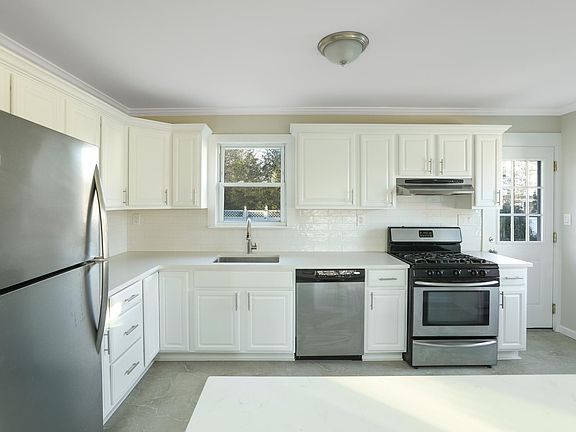 3rd image of 23 Hoover Ave