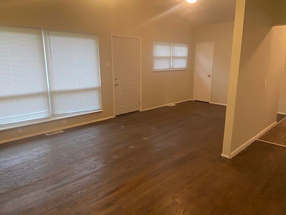 4th image of 405 Moule Dr