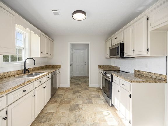 5th image of 42 Wheatfield Dr