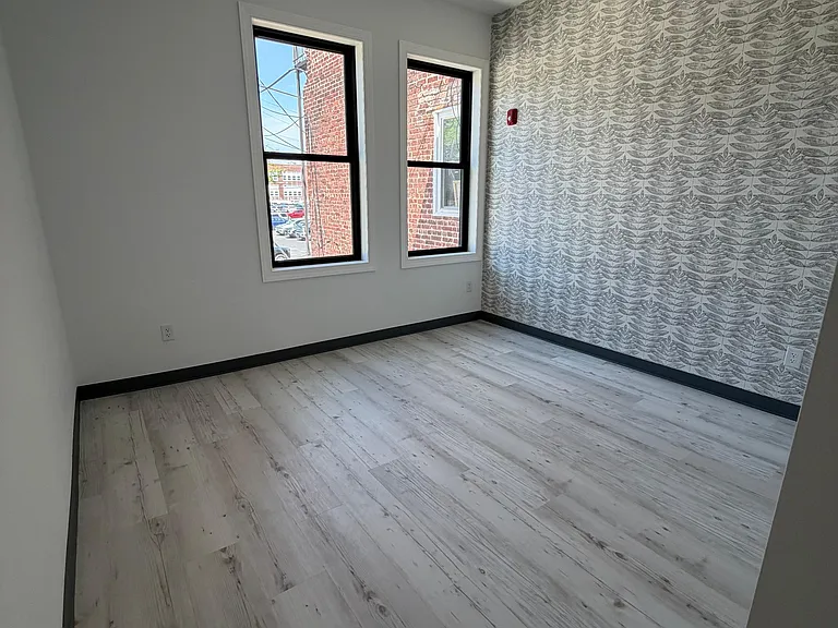 608 E Landis Ave #1 — Photo 4