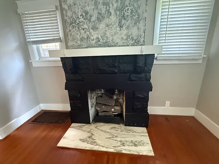 1004 Gillock St — Photo 23