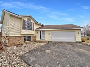 1290 Parkside Ln, Waconia, MN 55387