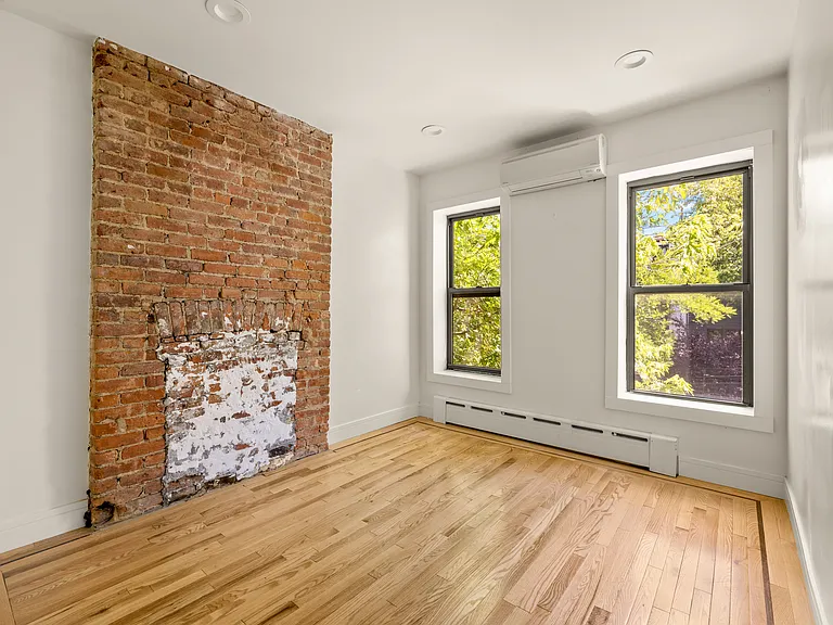 542 Lexington Ave #2 — Photo 5