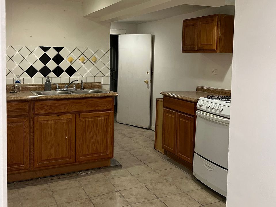 1st image of 2633 N Sawyer Ave
