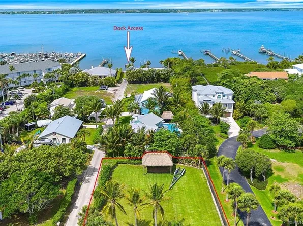 5237 NE Shore Village Ter, Stuart, FL 34996