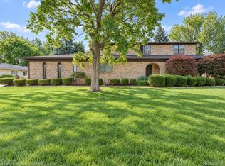 38670 Santa Barbara St, Clinton Township, MI 48036