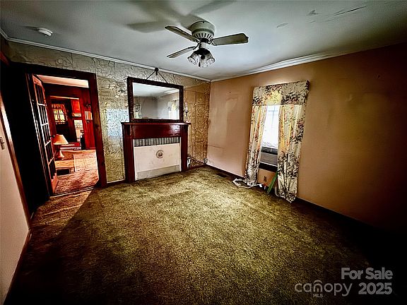 4th image of 536 Glenn St