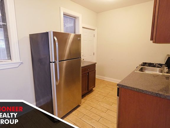 4th image of 1444 W Byron St #3902GDN