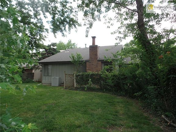The home backs to beautiful greenspace with mature trees!  Walking distance to the pool, tennis and clubhouse!
