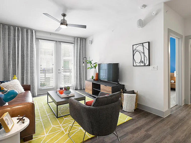 Groves South Lamar — Photo 10