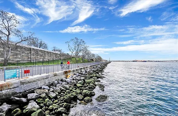 Sold by REMAX Elite | media 17