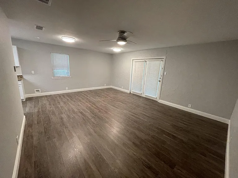 309 NE Murphy Rd — Photo 10