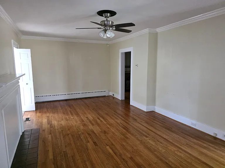 1046 N Main St — Photo 5