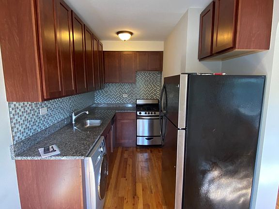 4th image of 560 W Arlington Pl #604SW