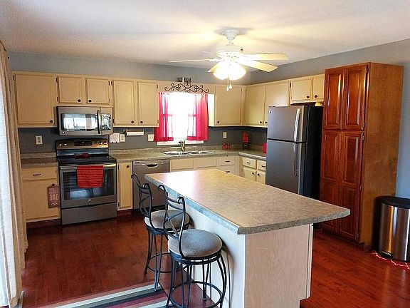 3rd image of 907 Sunrise Cir