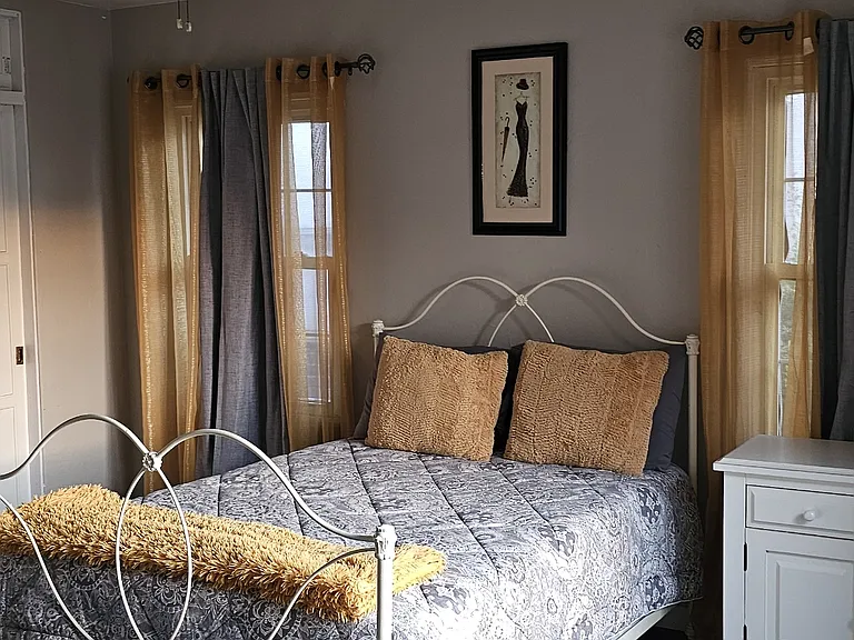 Bedroom 2, Full size bed