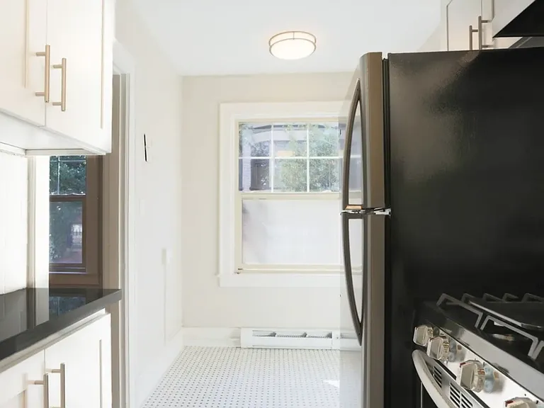 Swansonia Apartments — Photo 29