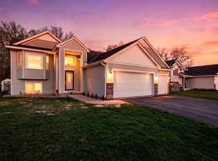 612 6th St N, Montrose, MN 55363